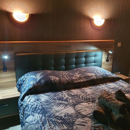 Hotel Du Centre Gueugnon Екстер'єр фото