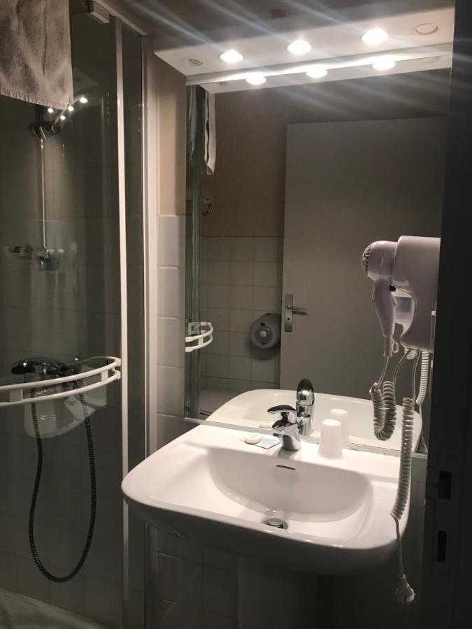 Hotel Du Centre Gueugnon Екстер'єр фото