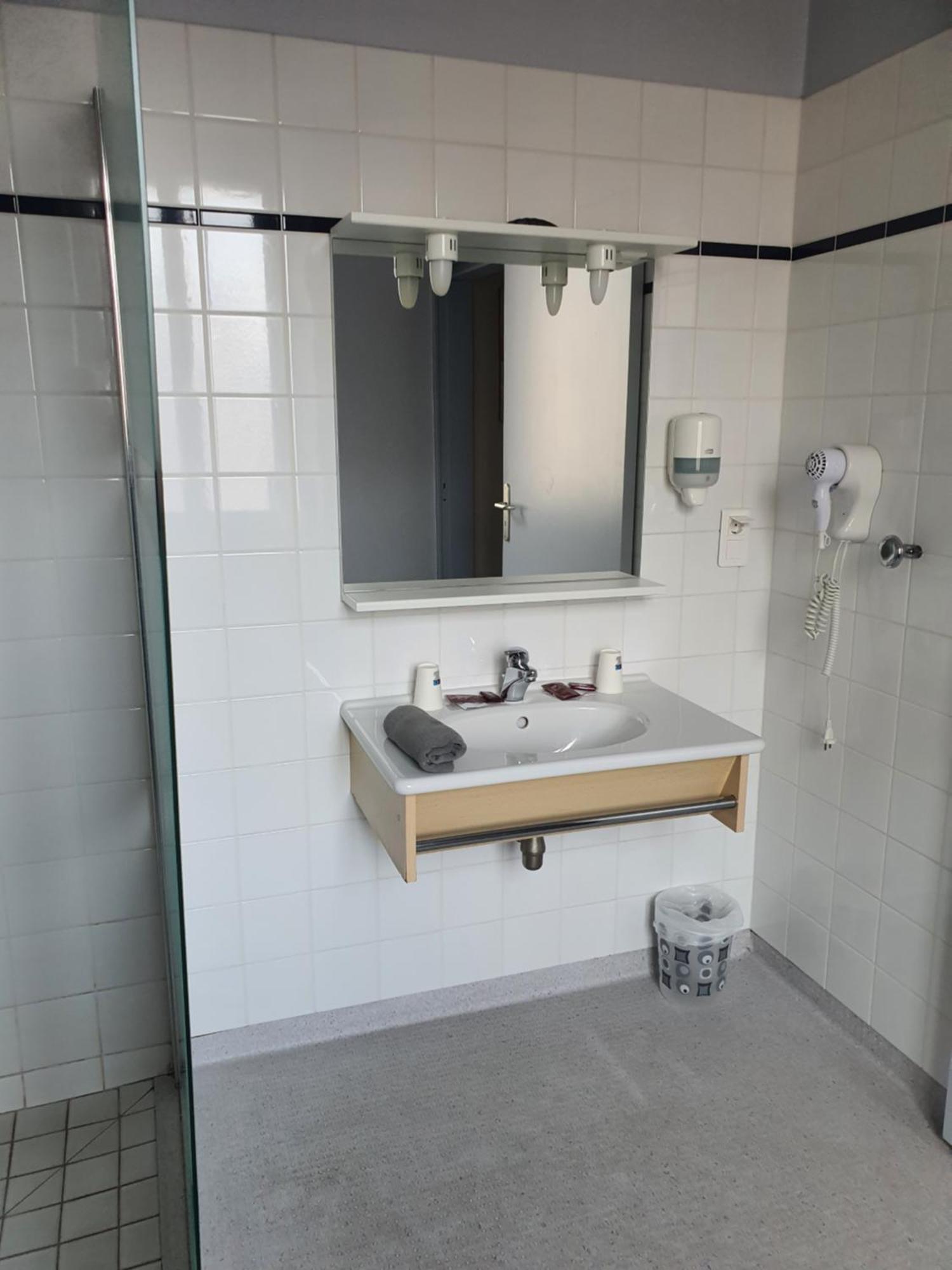 Hotel Du Centre Gueugnon Екстер'єр фото