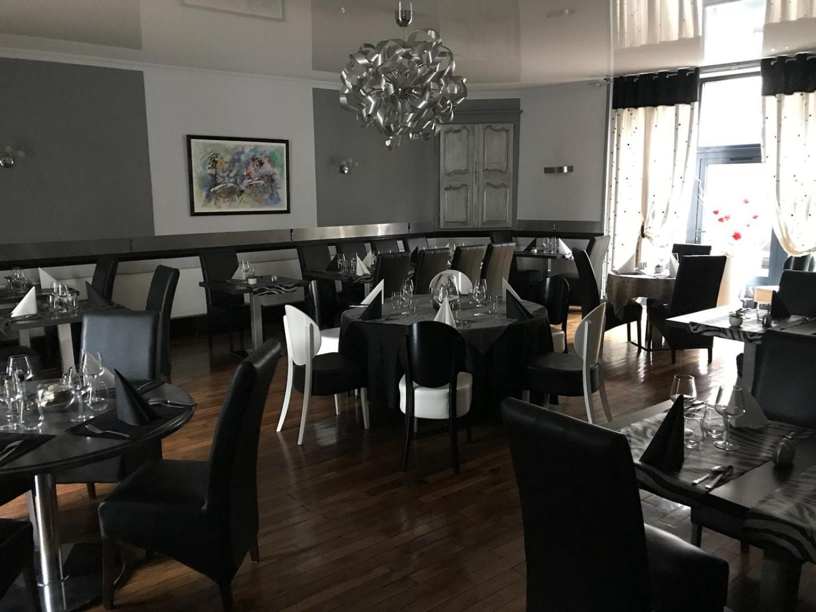 Hotel Du Centre Gueugnon Екстер'єр фото