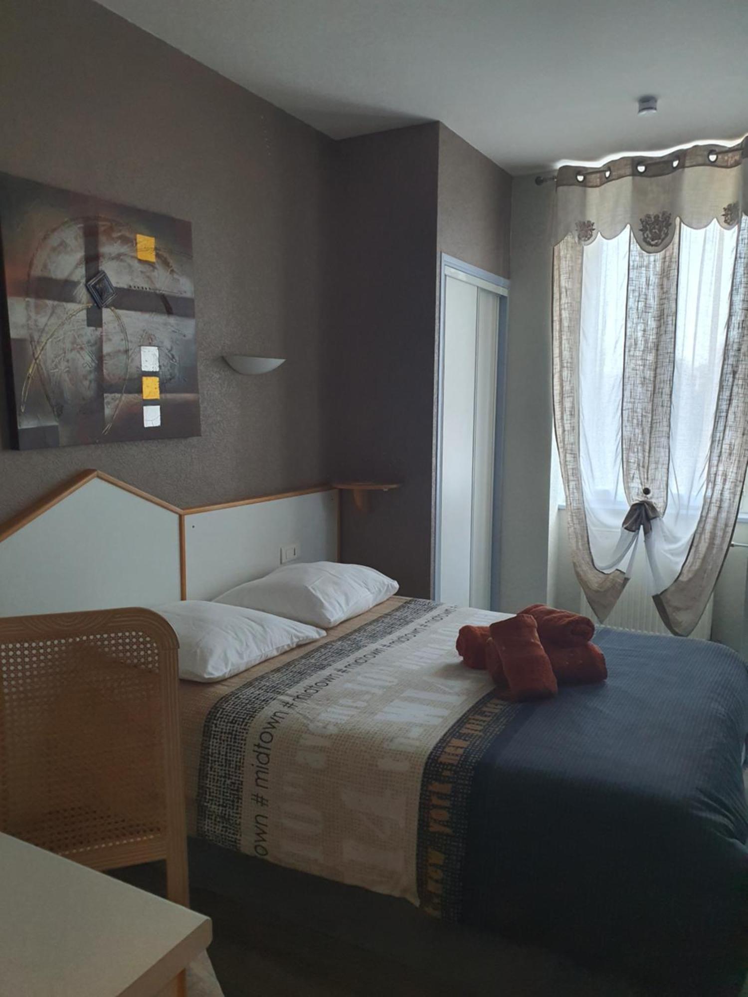 Hotel Du Centre Gueugnon Екстер'єр фото